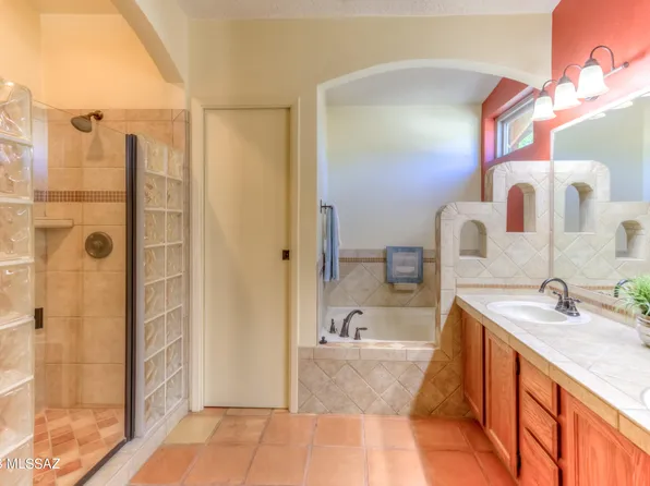 5930 S Stelzer Dr, Tucson, AZ 85746