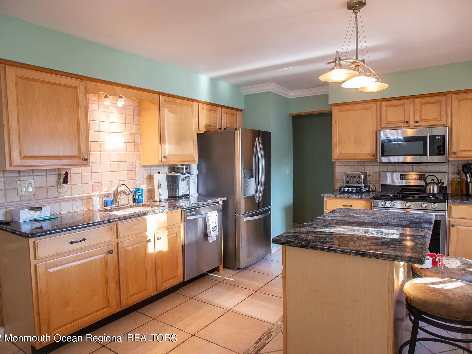 3 bed, 1.5 bath, 1208 sqft, $3,500 — Photo 4
