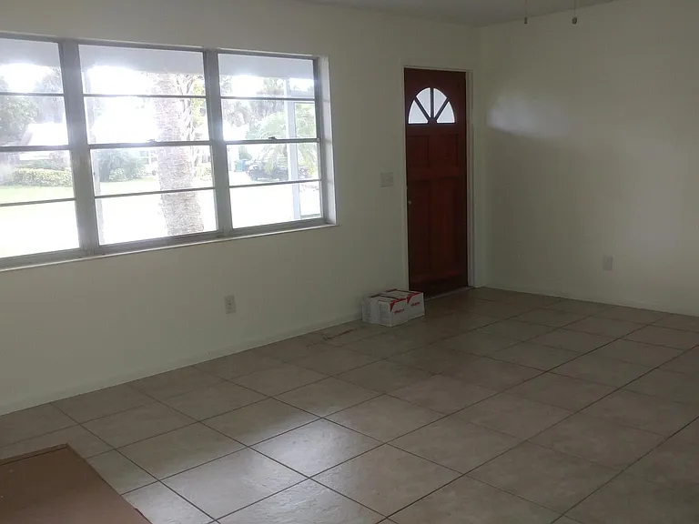 763 Carnation Dr — Photo 8
