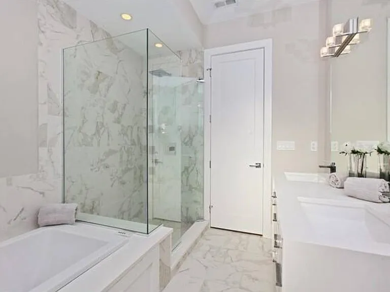 2405 N Greenview Ave #4 — Photo 6