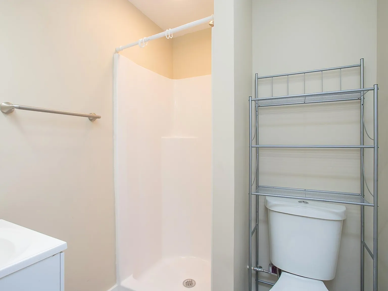 3 bed, 1200 sqft, $2,500 — Photo 4