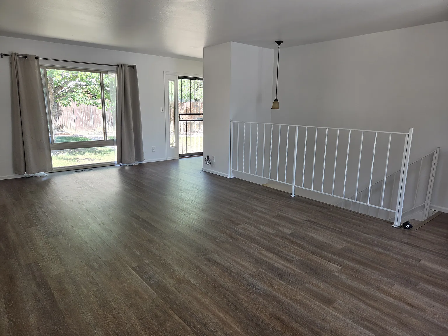 3 bed, 2415 sqft, $2,750 — Photo 2