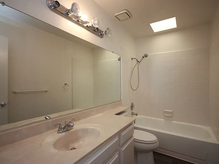 416 N Bushnell Ave #F — Photo 18