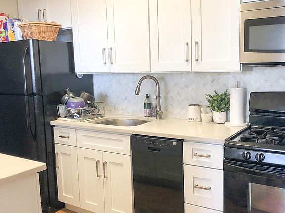 4th image of 3950 N Lake Shore Dr APT 2216