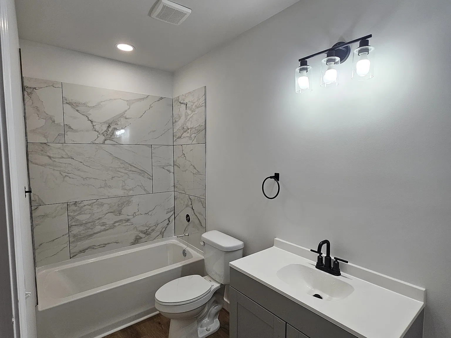 3 bed, 1860 sqft, $2,400 — Photo 4