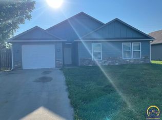 7110 SW Greenview Dr, Topeka, KS 66619