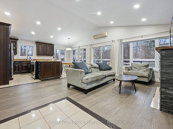 4th image of 3 Sugarbush Rd