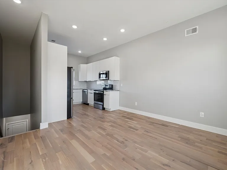 5412 Delancey St — Photo 4