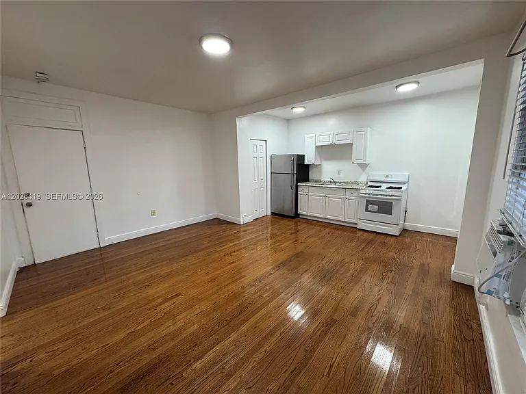 177 NE 50th St #4 — Photo 2