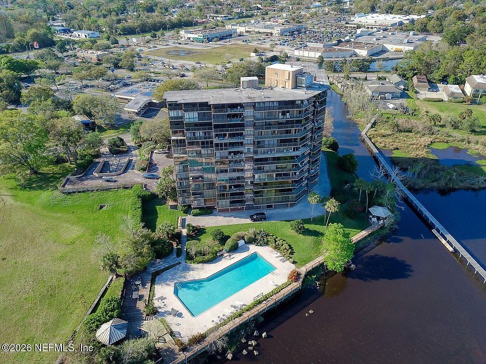 2nd image of 4401 LAKESIDE Drive #702
