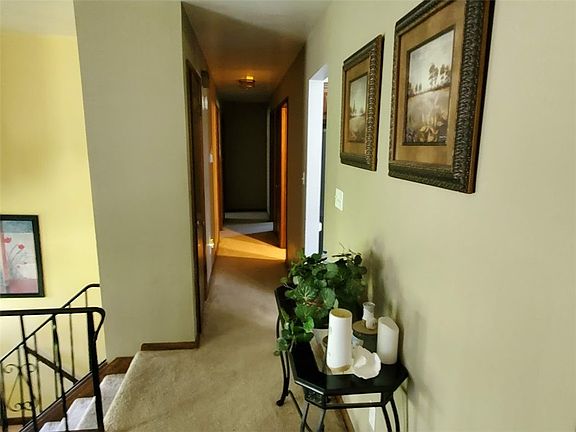 4th image of 304 McCombs Cir