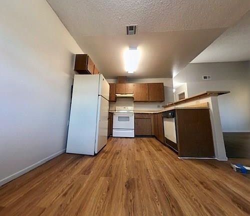 3rd image of 2695 Jennydiane Dr APT D