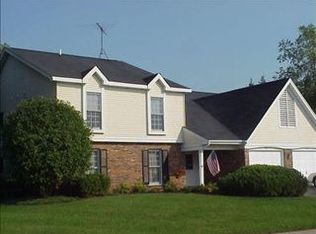 402 N Thornwood Dr, McHenry, IL 60050