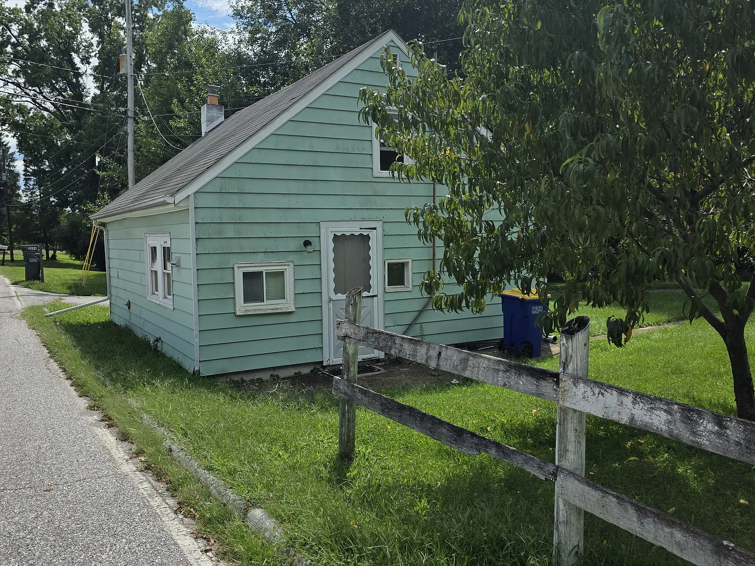 2 bed, 1.5 bath, 700 sqft, $1,265 — Photo 3