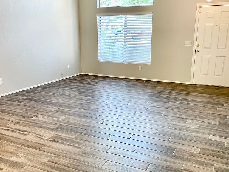 9820 W Pioneer St — Photo 6