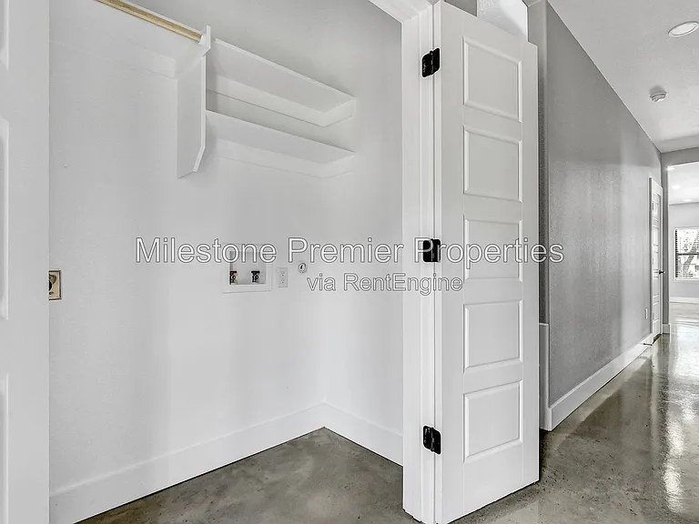 1323 S 5th Ave — Photo 22