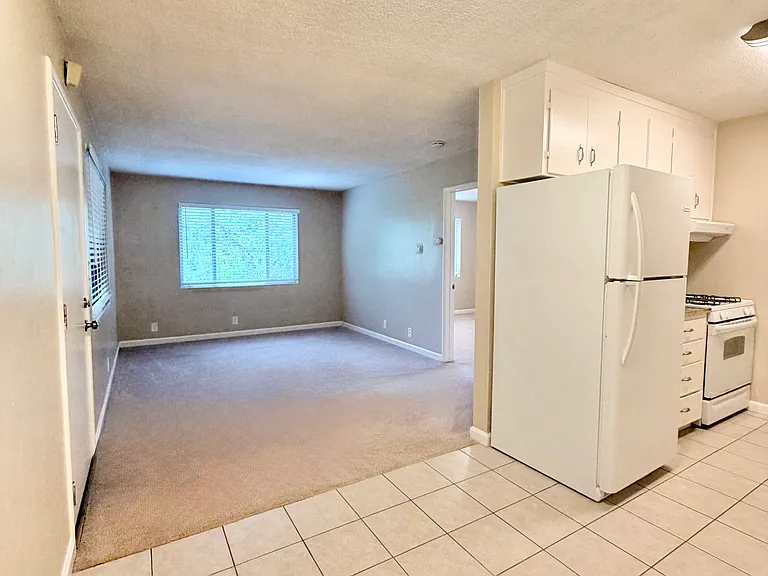 4275 McKellar Ln #7 — Photo 2