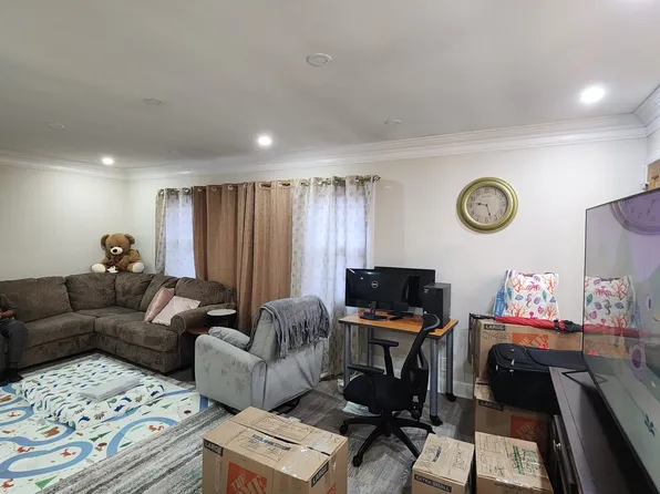 (undisclosed Address), Fresh Meadows, NY 11366