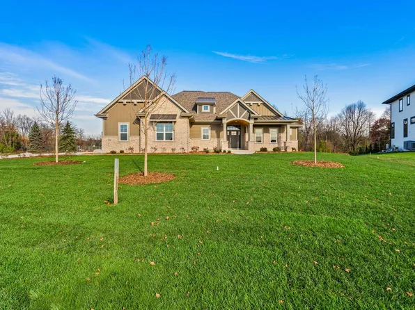 W237N4391 Farm Field CIRCLE, Pewaukee, WI 53072