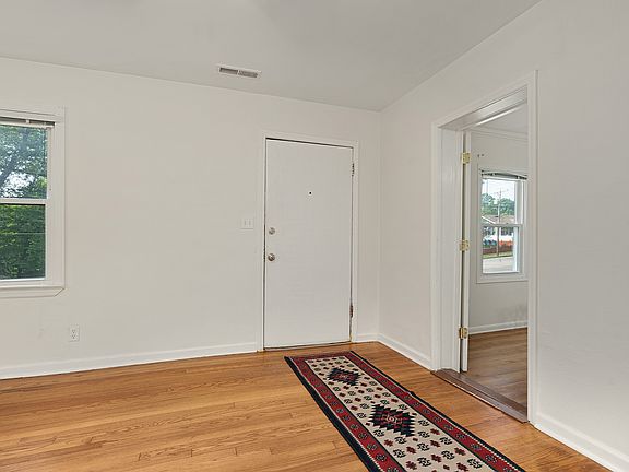 5th image of 711 Barton Ave