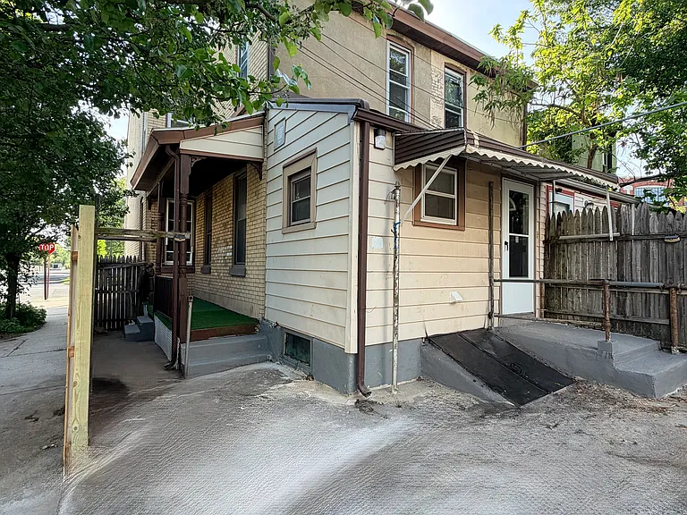 100 N Johnston Ave — Photo 38