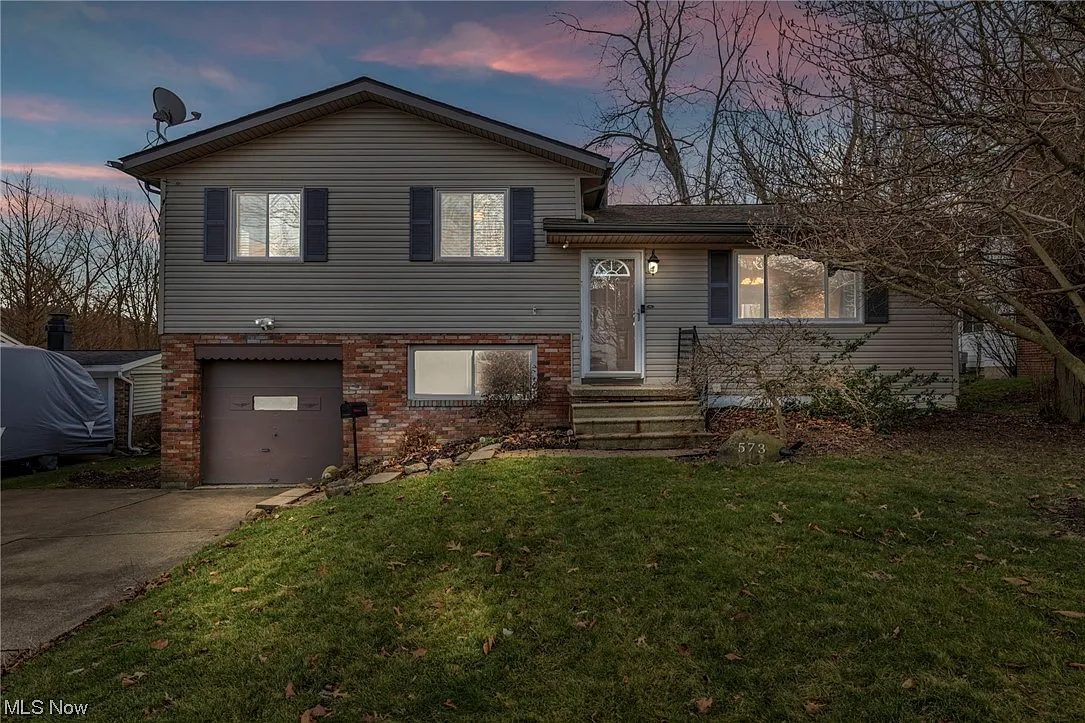 573 Cliffside Dr photo 1