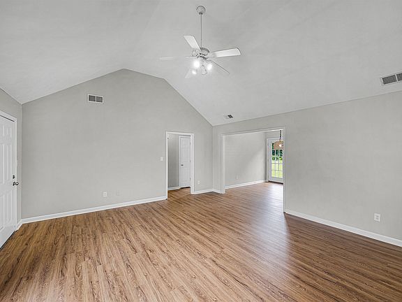 3rd image of 7 Hartsfield Dr