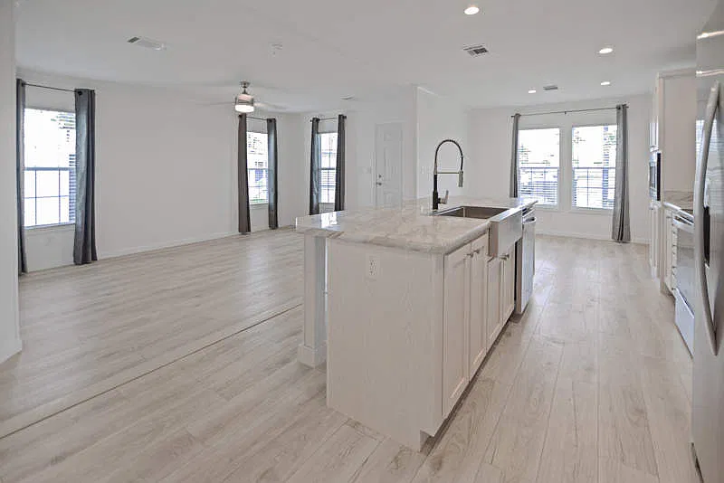 3 bed, 2.0 bath, 1344 sqft, $999 — Photo 4