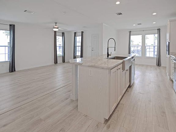 4th image of 920 S Arlene Ave