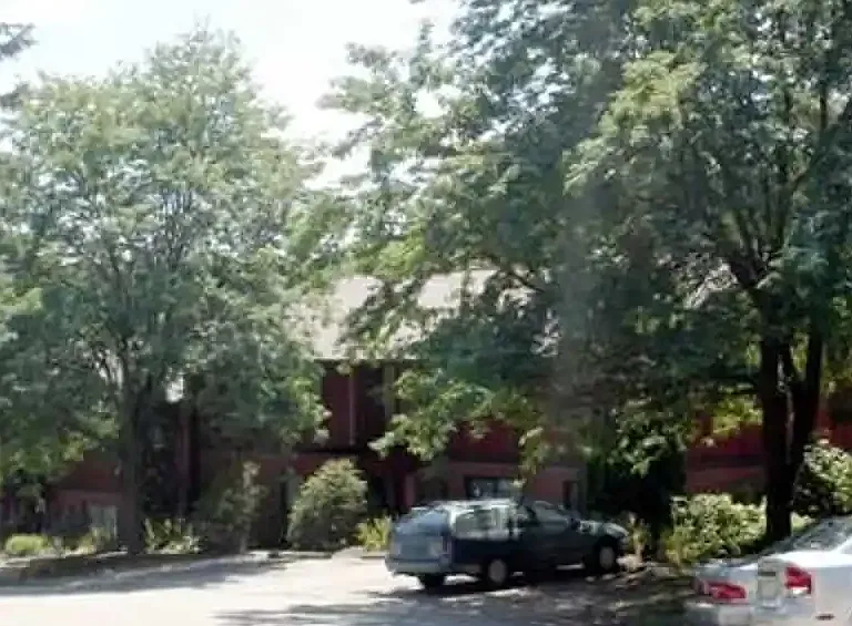 Ebonhurst Apartments — Photo 23