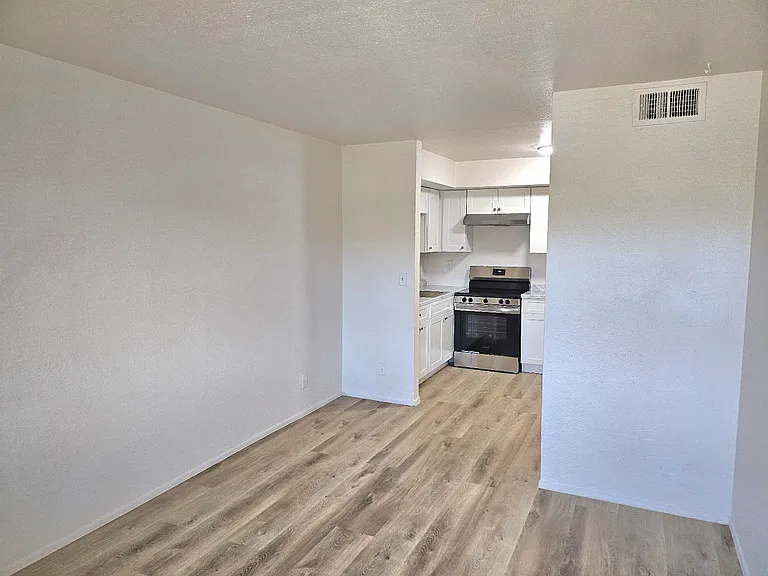 510 E Hatcher Rd #306 — Photo 3