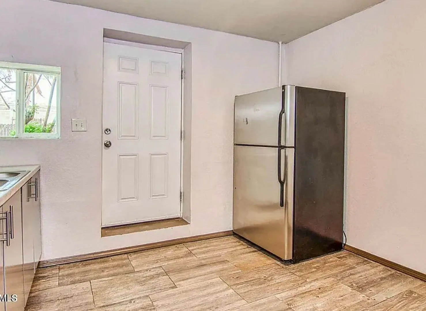 Welcome Home ! Furnished 1 Bedroom 1 Bath Rental — Photo 3