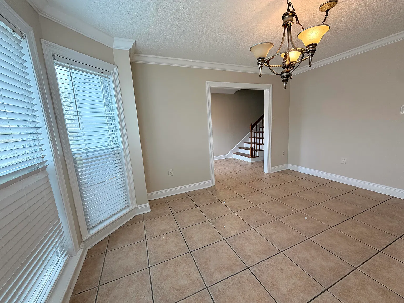 3 bed, 2.5 bath, 2100 sqft, $2,500 — Photo 4