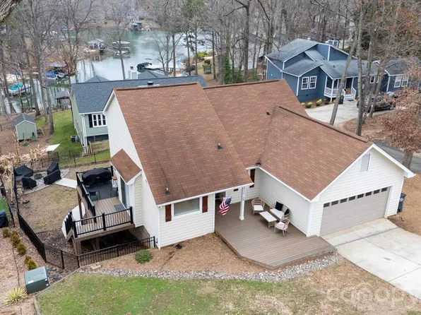 1170 Molokai Dr, Tega Cay, SC 29708