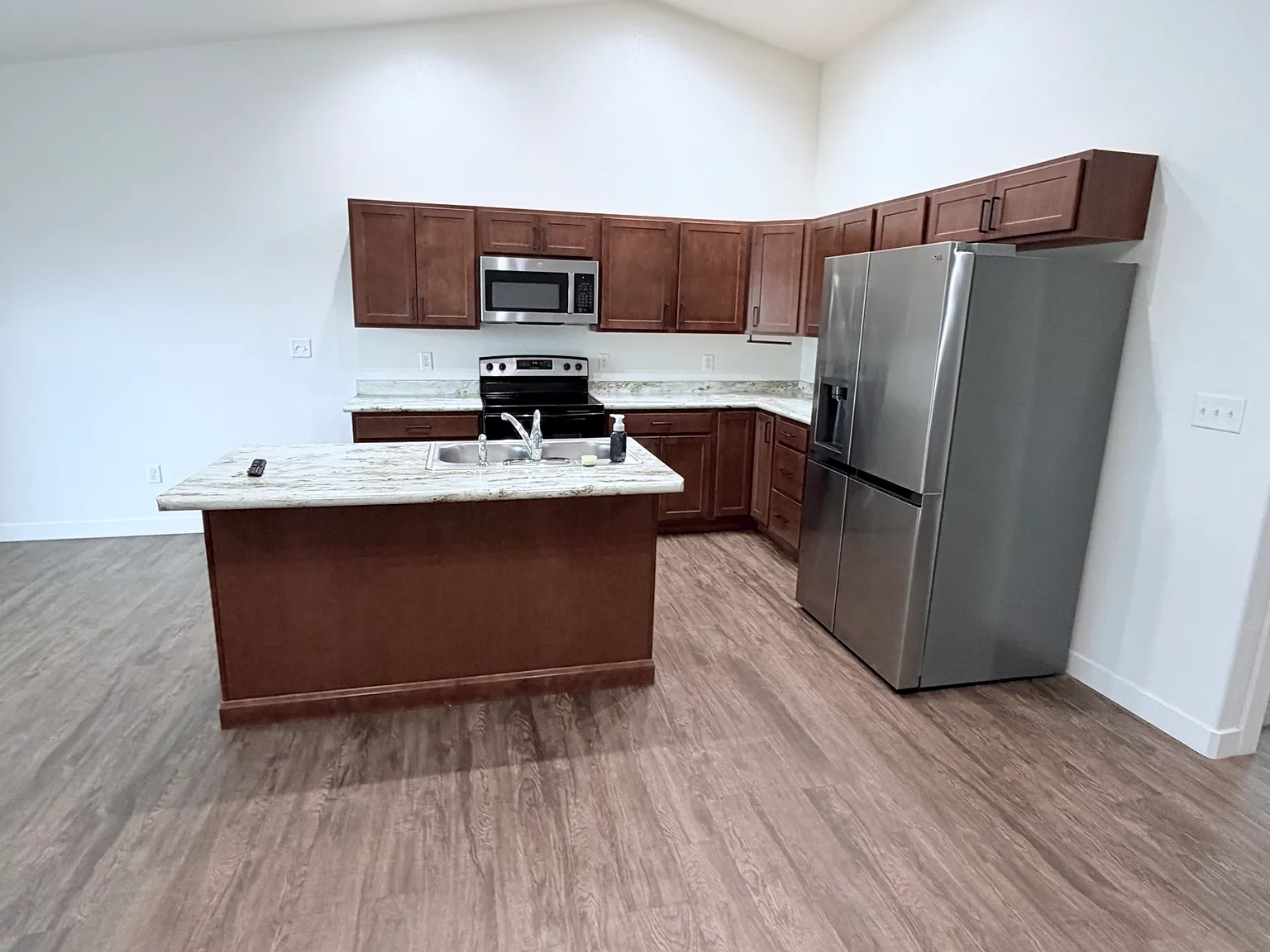 3 bed, 1469 sqft, $2,250 — Photo 2