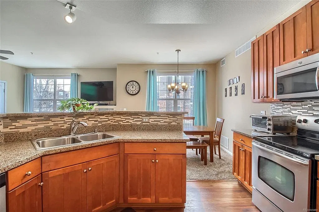 Bright 2 Bed, 2 Bath Condo in Blue Sky at Vista Ridge — Photo 3