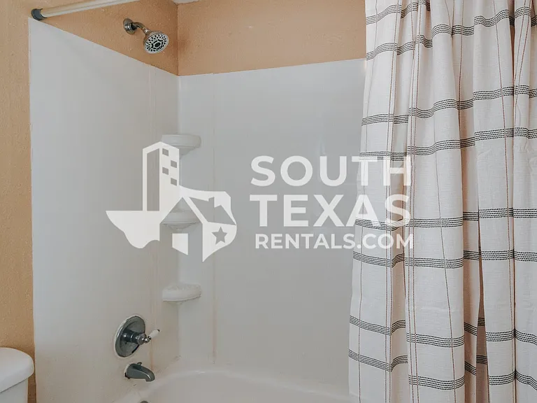 1811 Lawndale Ave #8 — Photo 7