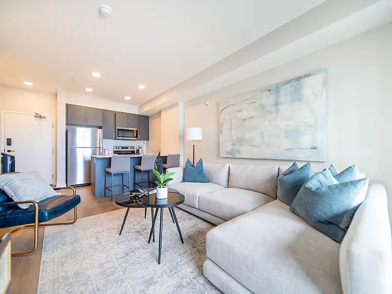 3859 Market St SE — Photo 10