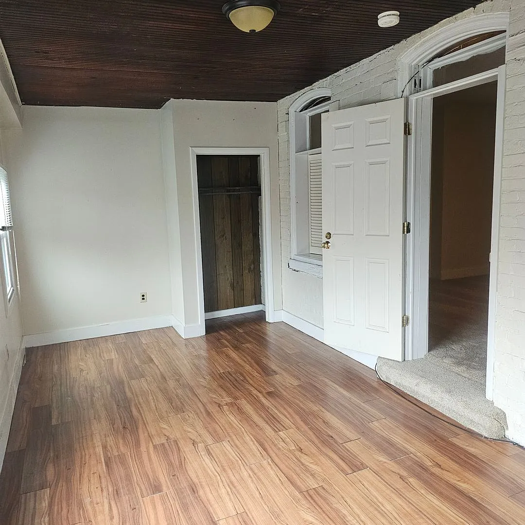 Ullman Manor 801-807 W3rd — Photo 4