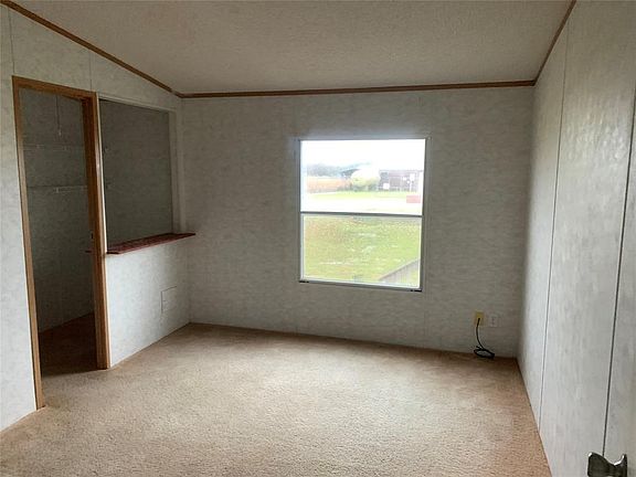 5th image of 128 Oak Hollow Ln