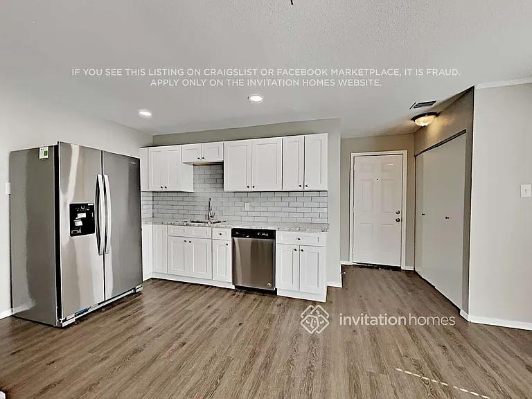 738 Brighton Ln — Photo 6