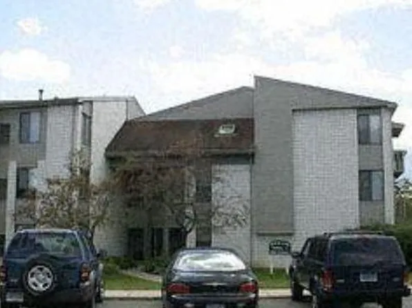 32013 W 12 Mile Rd Unit 301, Farmington Hills, MI 48334