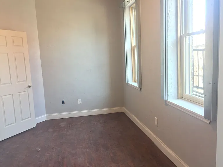 1021 E Carson St — Photo 32