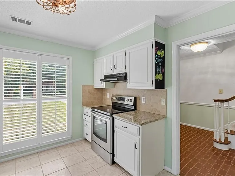 1211 Whitlock Ridge Dr — Photo 16