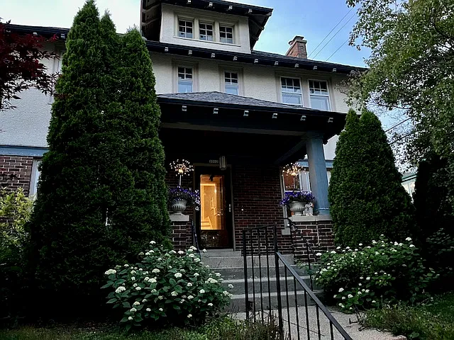 2312 E Linnwood Ave — Photo 2