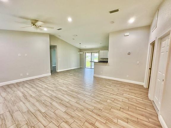 5th image of 1322 NW 10th Ave