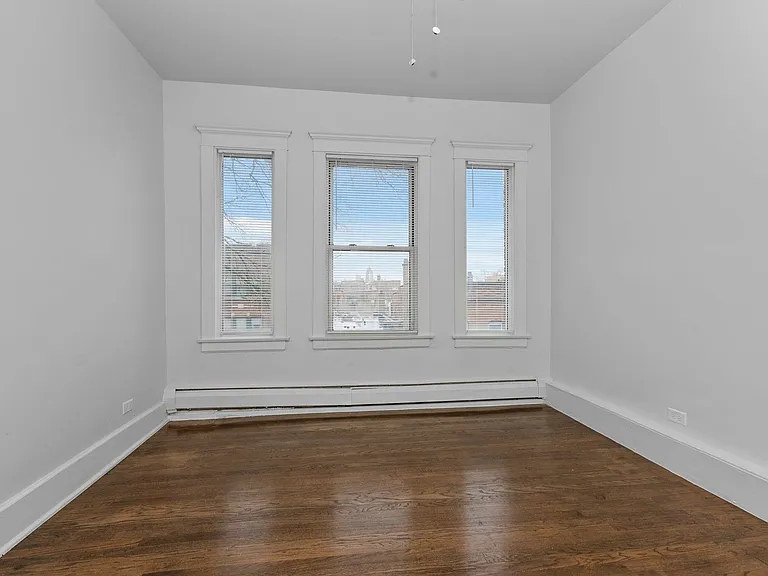 11259 S King Dr — Photo 5