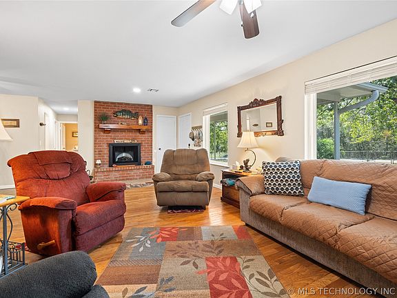 5th image of 449609 E 953rd Rd