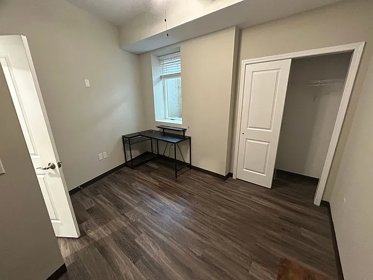 302 E Clark St — Photo 22