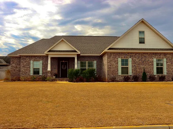 107 Crest Hill Dr, Enterprise, AL 36330